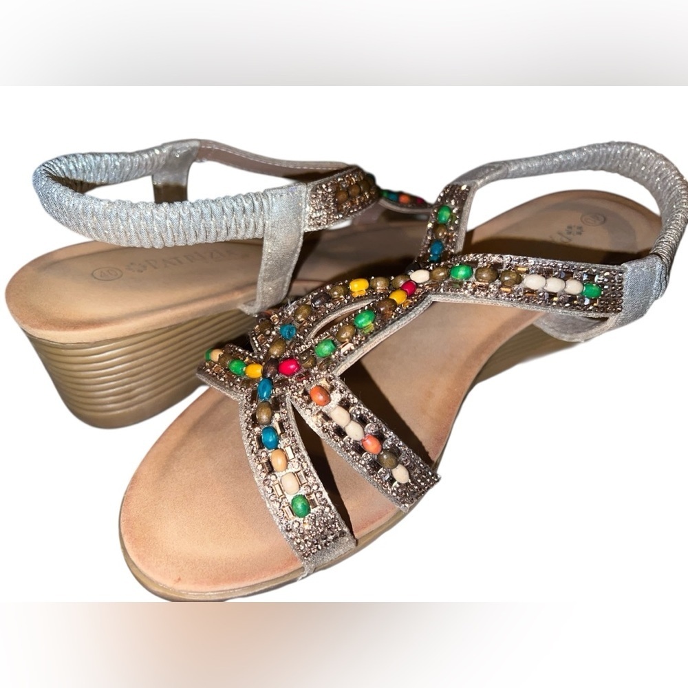 Elegant Multicolor Beaded Wedge Sandals - Picture 3 of 11